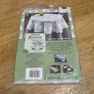 Beacon Los Apple Blossom Lace Table Topper 36x36" Vtg White